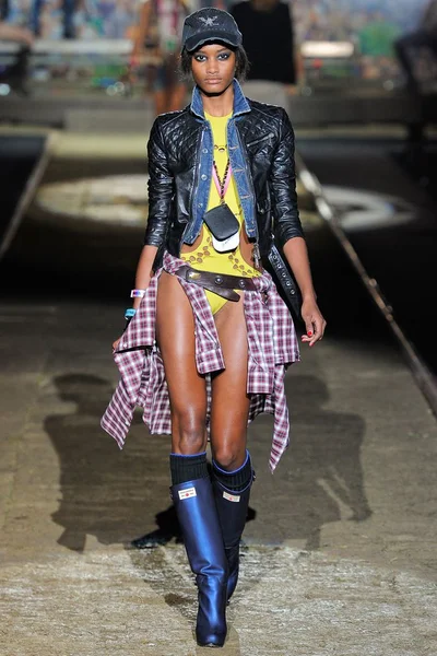 Look 15